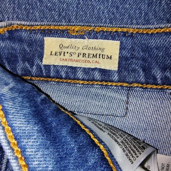 Levi’s 501 Premium Straight Jeans – Women’s Size 27x28, Medium Blue Wash - Picture 4 of 6